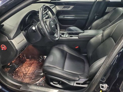 Used 2016 Jaguar XF Premium image 9