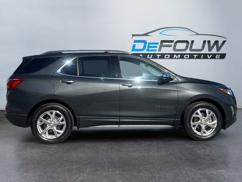 Used 2021 Chevrolet Equinox Premier image 2