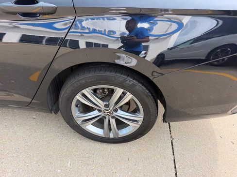 Used 2024 Volkswagen Jetta SE FWD image 5