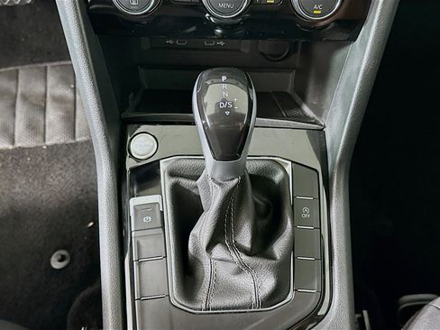 Used 2024 Volkswagen Taos SE image 23