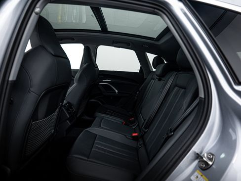 Used 2025 Audi Q5 Premium Plus w/ Premium Plus AWD/4WD image 18