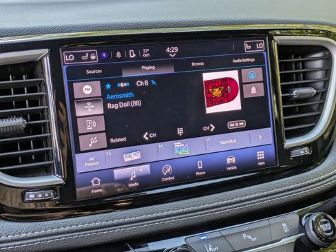 Used 2025 Chrysler Pacifica Select FWD image 20