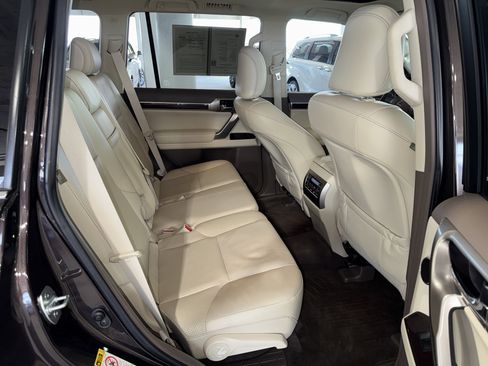 Used 2016 Lexus GX 460 Luxury w/ Preferred Accessory Package image 12