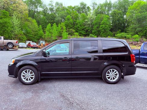 Used 2016 Dodge Grand Caravan SXT w/ UConnect Hands-Free Group FWD image 4