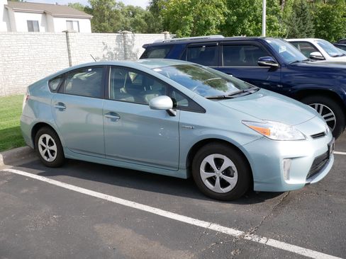 Used 2014 Toyota Prius Four FWD image 4