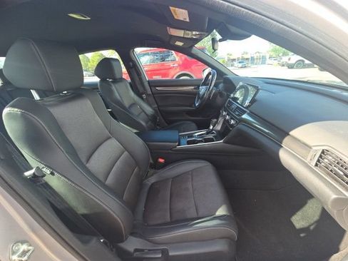 Used 2018 Honda Accord Sport image 12