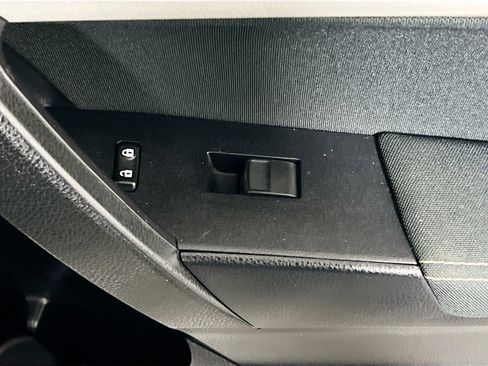 Used 2017 Toyota Corolla LE FWD image 31
