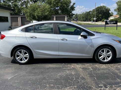 Used 2017 Chevrolet Cruze LT image 6