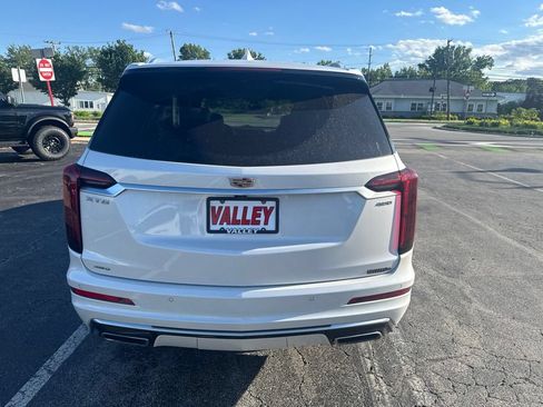 Used 2021 Cadillac XT6 Premium Luxury AWD/4WD image 4