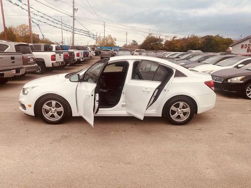 Used 2015 Chevrolet Cruze LT image 8