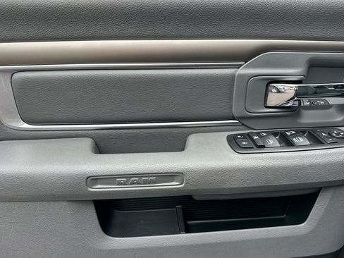Used 2018 RAM 1500 Classic SLT w/ Luxury Group AWD/4WD image 11