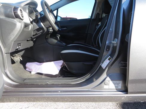 Used 2021 Nissan Versa SV image 12