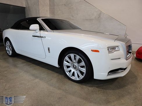 Used 2017 Rolls-Royce Dawn RWD image 47