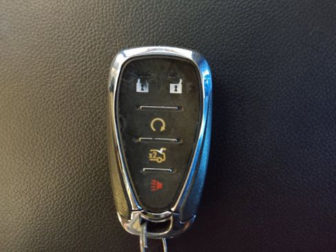 Used 2025 Chevrolet Malibu RS FWD image 32