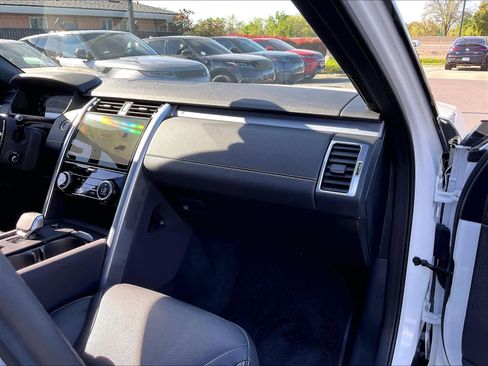 Used 2025 Land Rover Discovery Dynamic SE AWD/4WD image 18
