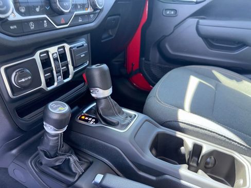 Used 2025 Jeep Wrangler Sport S image 30