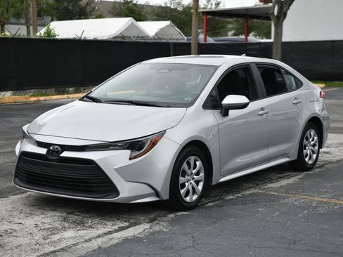 Used 2024 Toyota Corolla LE image 3