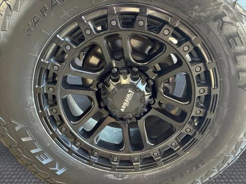 Used 2021 Chevrolet Silverado 3500 LT AWD/4WD image 11