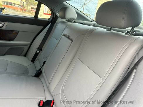 Used 2015 Jaguar XF Premium image 27