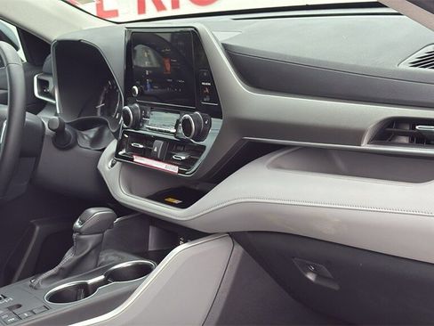 Used 2024 Toyota Highlander XLE image 27