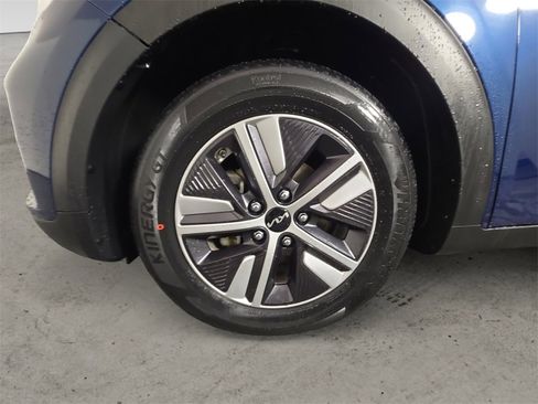 Used 2022 Kia Niro EX Premium image 14