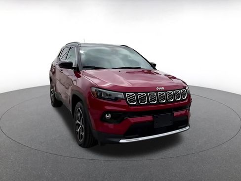 Used 2025 Jeep Compass Limited AWD/4WD image 3