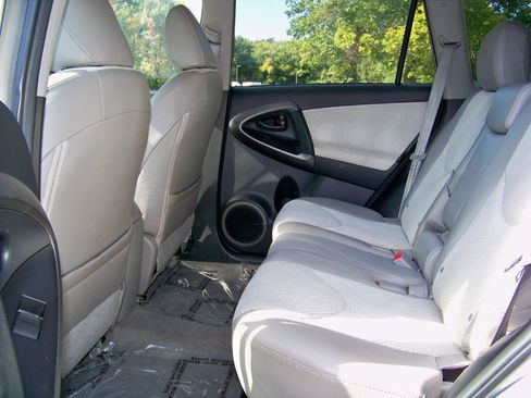 Used 2014 Toyota RAV4 EV image 38