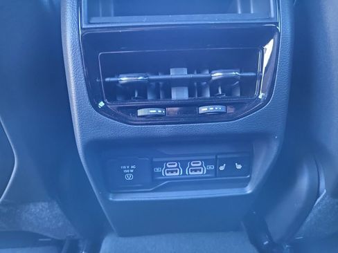 Used 2025 Jeep Grand Cherokee Limited w/ Luxury Tech Group II image 33