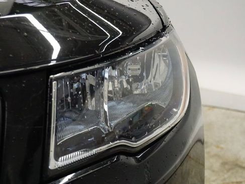 Used 2019 Jeep Compass Limited image 12