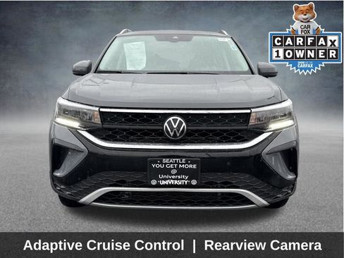 Used 2023 Volkswagen Taos SE image 2