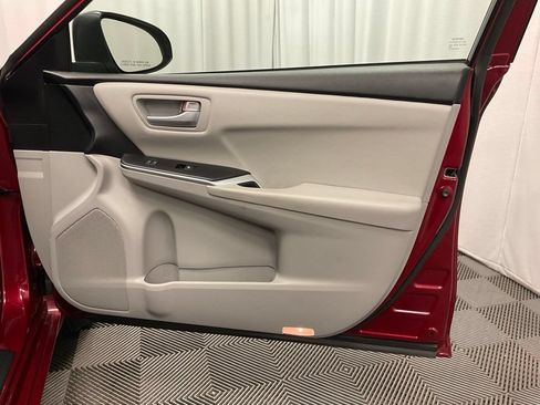Used 2016 Toyota Camry LE FWD image 31