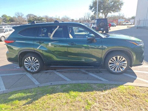 Used 2023 Toyota Highlander Platinum image 7