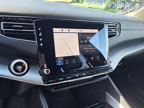 Certified 2025 Jeep Wagoneer Series II w/ 8-Passenger Seating Package image 15