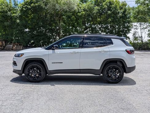 Used 2022 Jeep Compass Latitude w/ Sun and Sound Group AWD/4WD image 8
