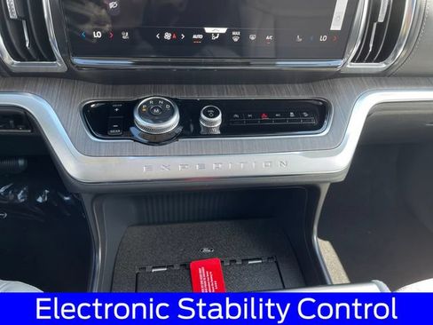 New 2026 Ford Expedition Platinum w/ Platinum Ultimate Package AWD/4WD image 18
