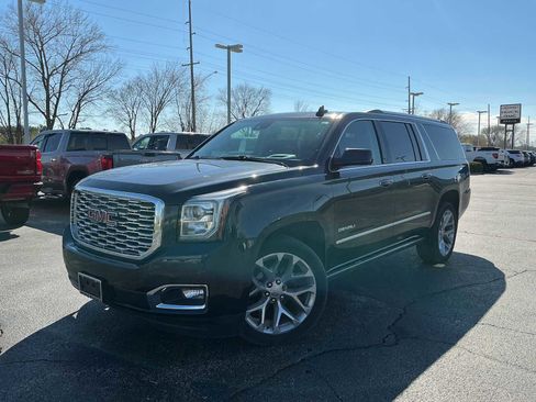 Used 2020 GMC Yukon XL Denali w/ Denali Ultimate Package image 3