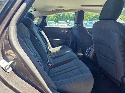 Used 2015 Chrysler 200 Limited w/ Comfort Group FWD image 11