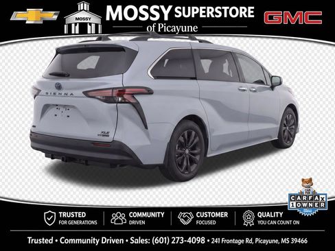 Used 2024 Toyota Sienna XLE Woodland Edition AWD/4WD image 4