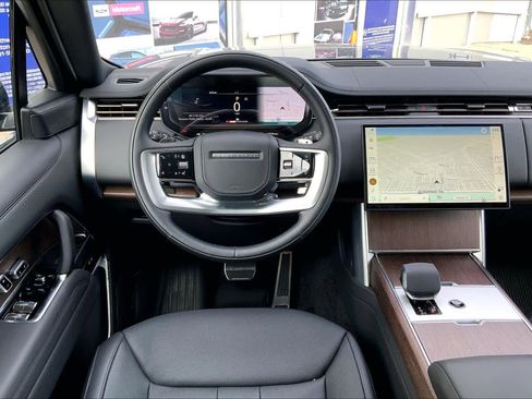 Used 2025 Land Rover Range Rover SE AWD/4WD image 6