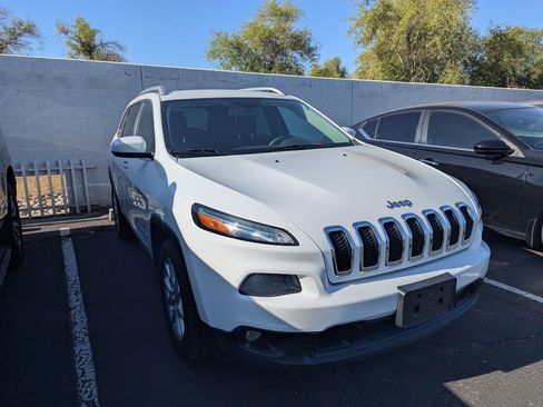 Used 2016 Jeep Cherokee Latitude image 4