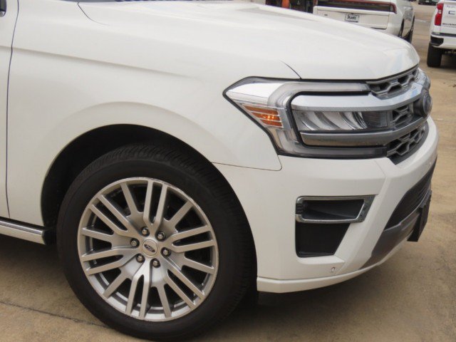 Used 2023 Ford Expedition Platinum RWD image 4