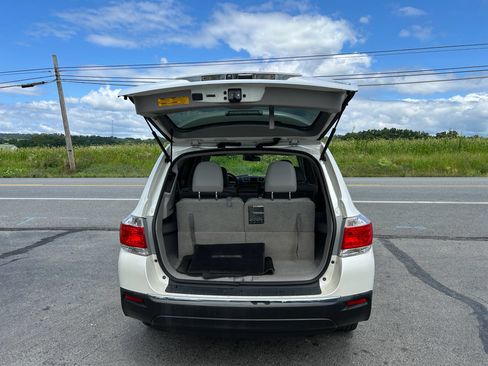Used 2012 Toyota Highlander Limited w/ Tow Pkg AWD/4WD image 11