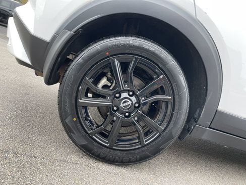 Used 2023 Nissan Kicks SR w/ SR Premium Package FWD image 12