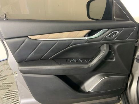 Used 2019 Maserati Levante GranLusso AWD/4WD image 21