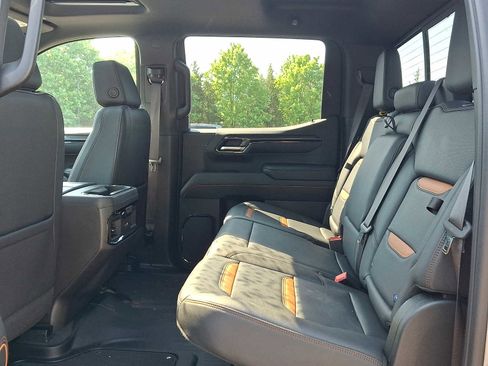 Used 2024 GMC Sierra 1500 AT4 w/ Technology Package AWD/4WD image 12
