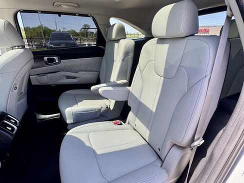 Used 2023 Kia Sorento SX Prestige w/ Panoramic Sunroof Package AWD/4WD image 12