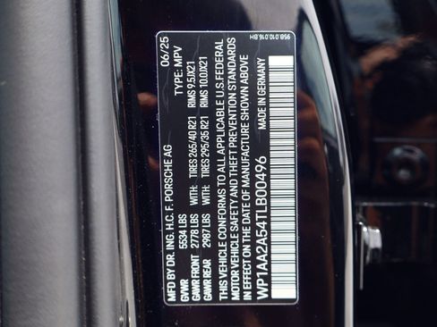 Certified 2026 Porsche Macan AWD/4WD image 28
