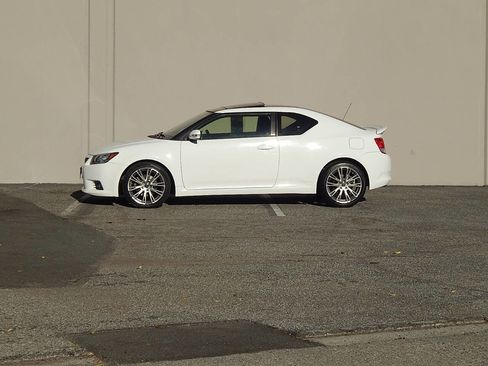 Used 2013 Scion tC FWD image 5