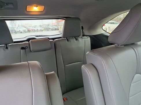 Used 2020 Toyota Highlander XLE AWD/4WD image 35
