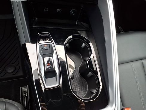 Used 2025 Audi Q5 Premium w/ Convenience Package image 15